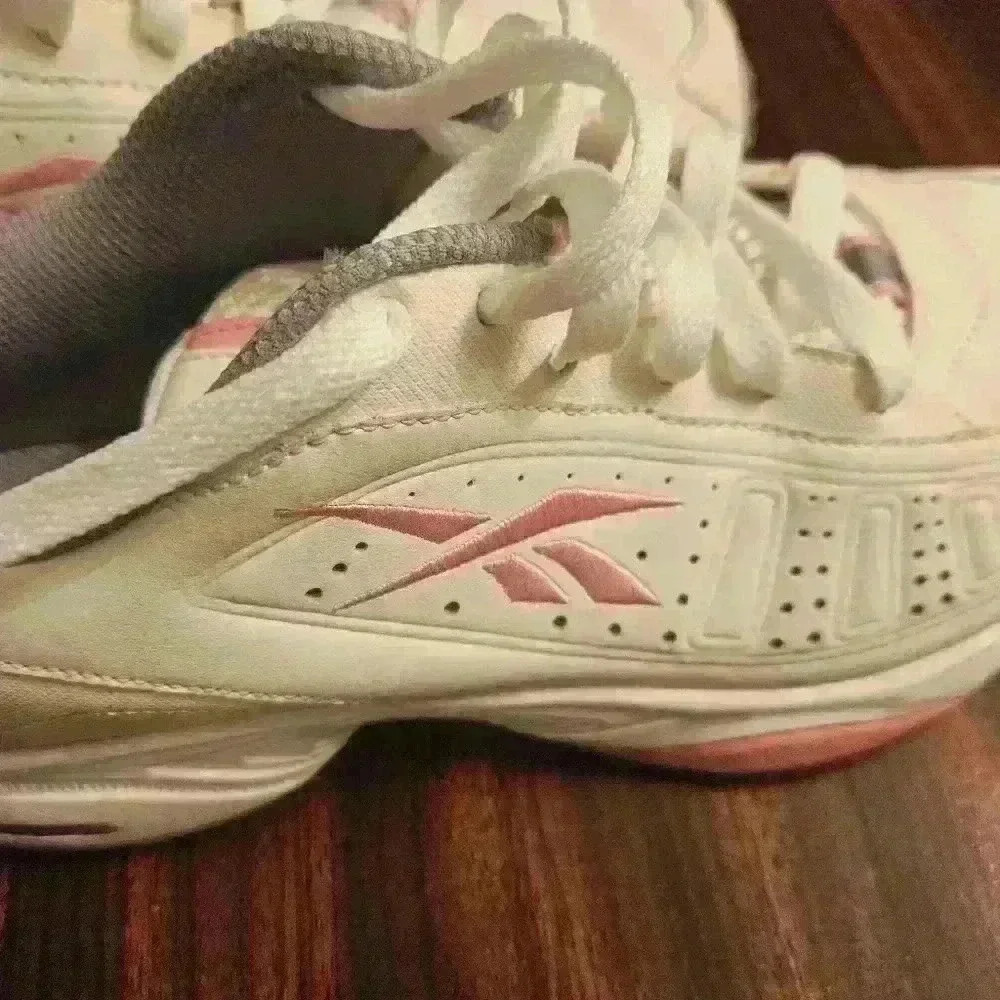 Reebok White Leather Sneakers with Pink Trim Size 10. EUC - Picture 7 of 16